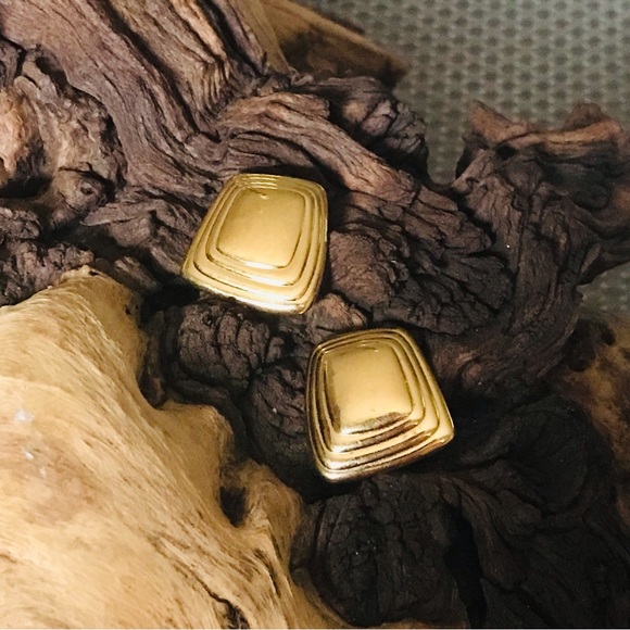 Vintage MCM Costume Gold Tone & Geometric Shape Stud Post Earrings - Picture 2 of 8